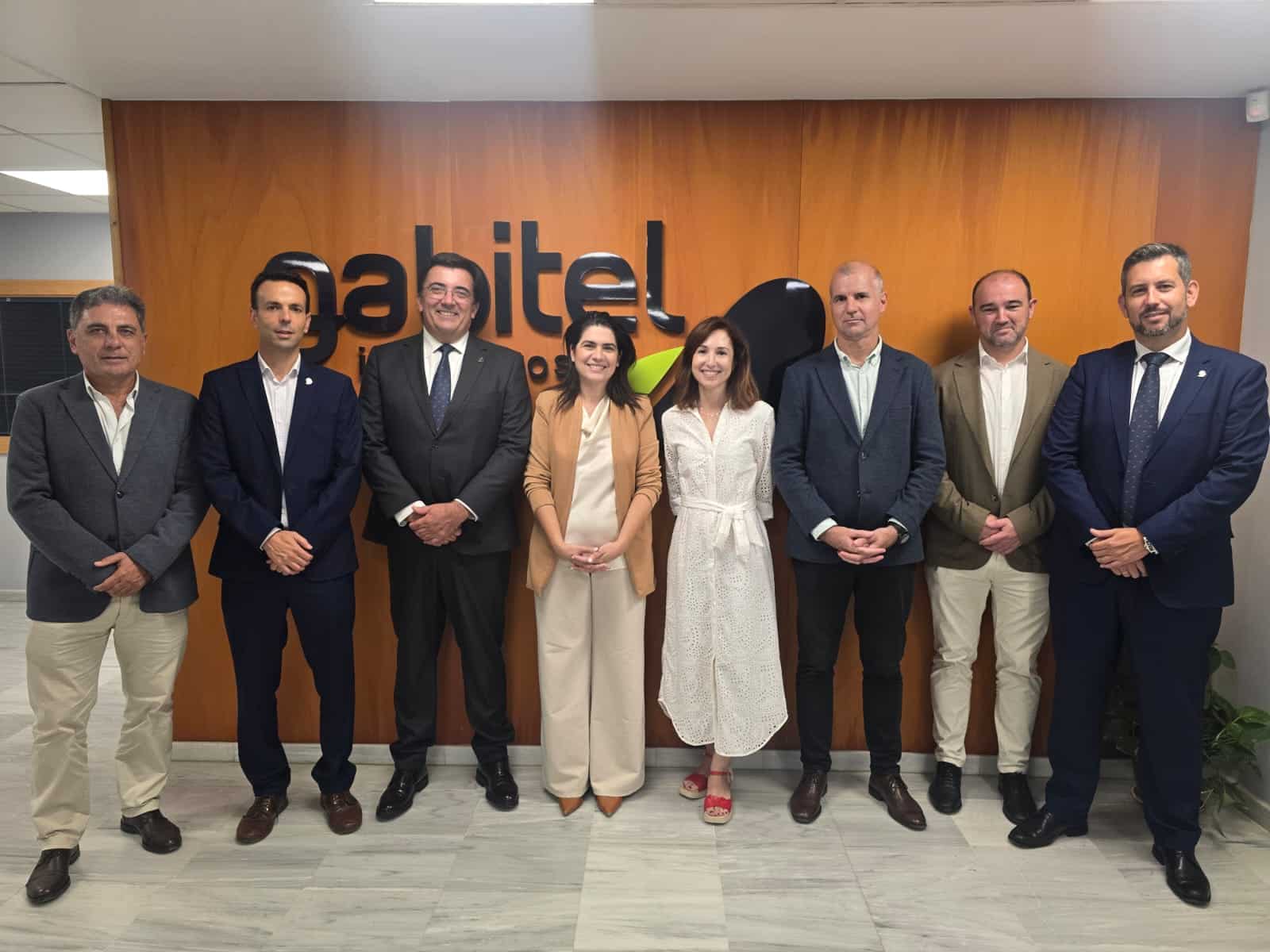 La delegada de Industria y Energía, Lucía Núñez, visita las oficinas de Gabitel