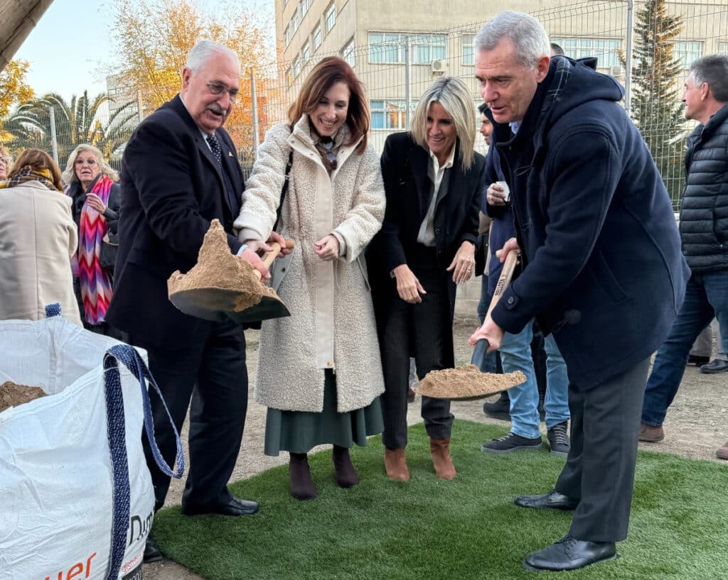 La Fundación Laberinto coloca la primera piedra de su Centro Polivalente P'Alante, diseñado por Gabitel