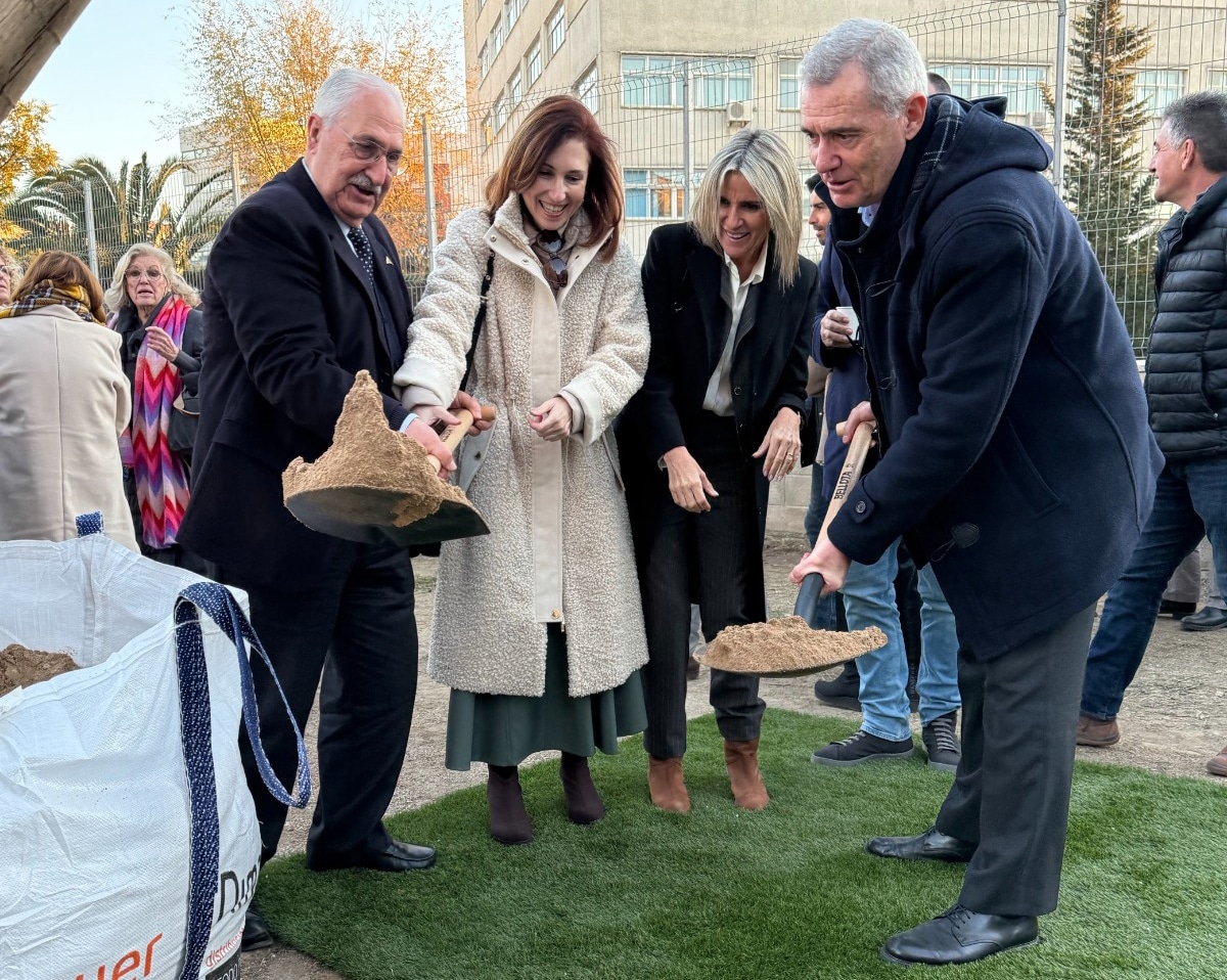La Fundación Laberinto coloca la primera piedra de su Centro Polivalente P'Alante, diseñado por Gabitel