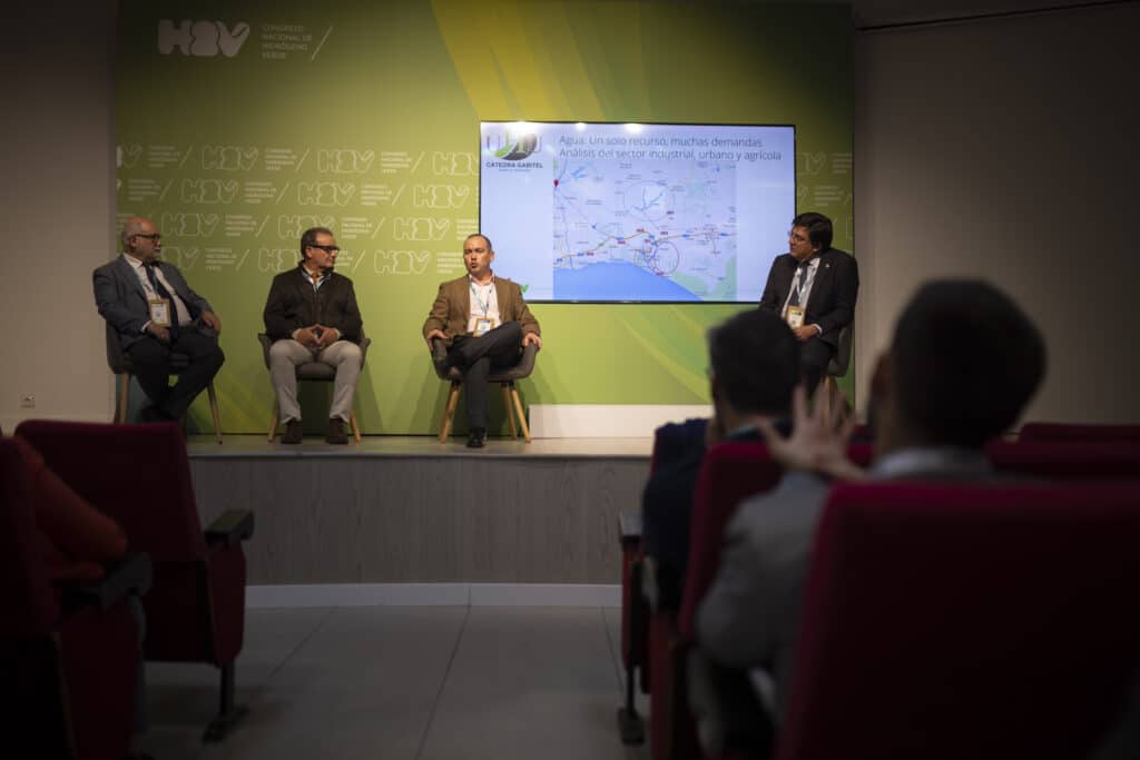 Ponencia sobre análisis de agua. Imágenes del Congreso de Hidrógeno Verde.